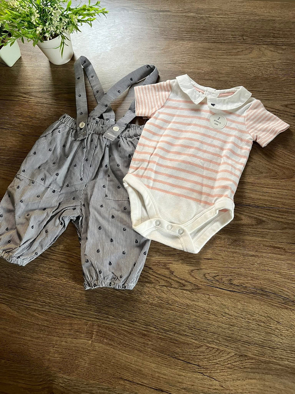 Mothercare طقم من قطعتين سالوبيت -تيشرت